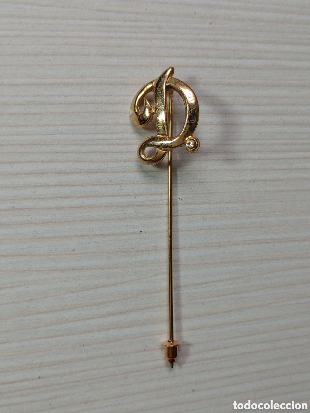 Joyeria: Antigua broche alfiler letra inicial D chapado oro vintage a&ntilde;os 80