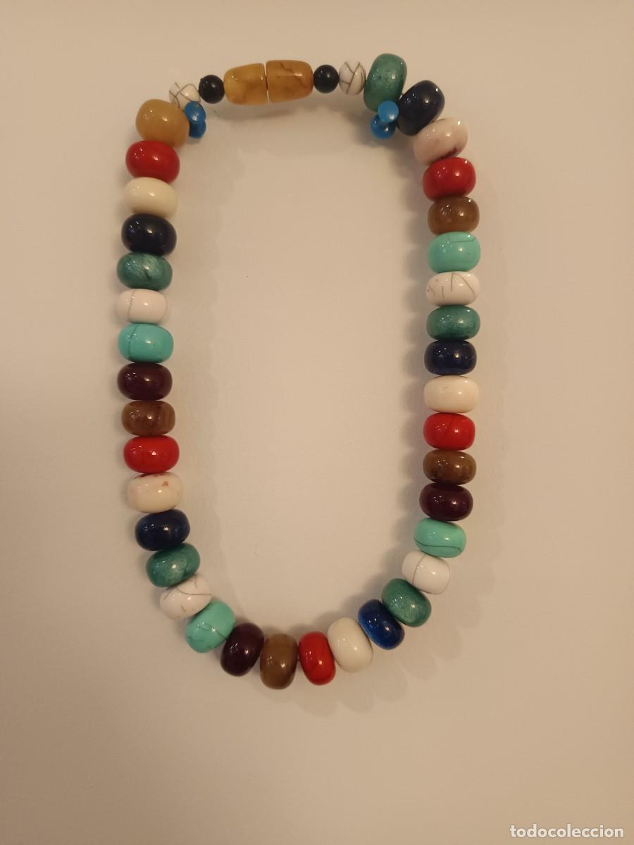 Joyeria: Collar artesanal multicolor con cuentas de resina natural