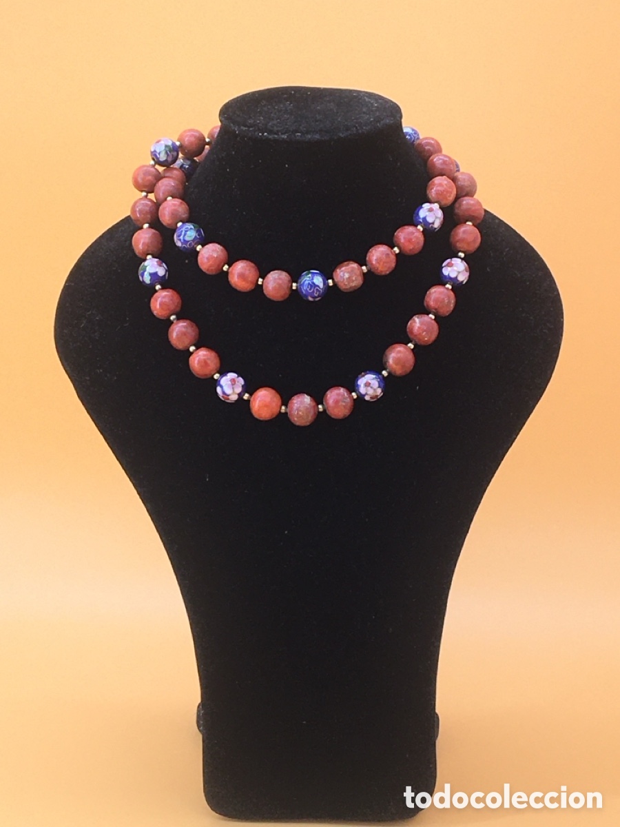 Gioielleria: collar de coral con bolitas de cloason