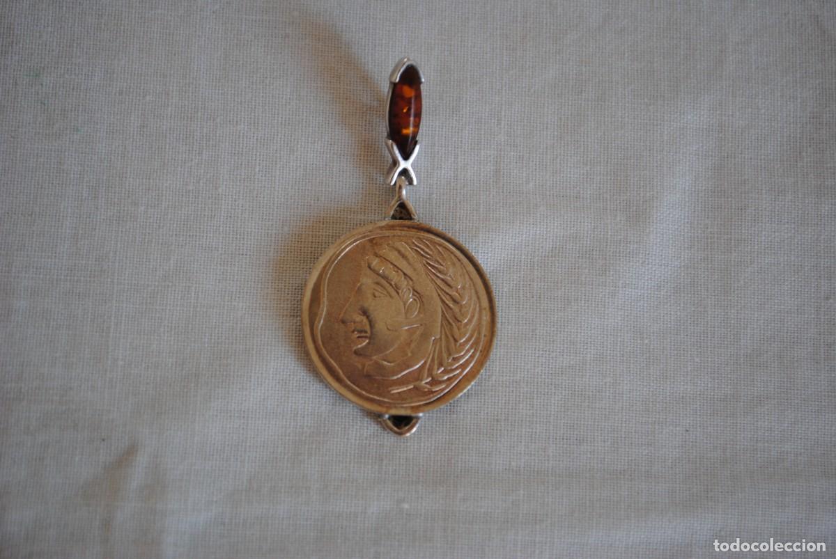 Joyeria: COLGANTE DE PLATA CON MONEDA ANTIGUA DE PLATA .