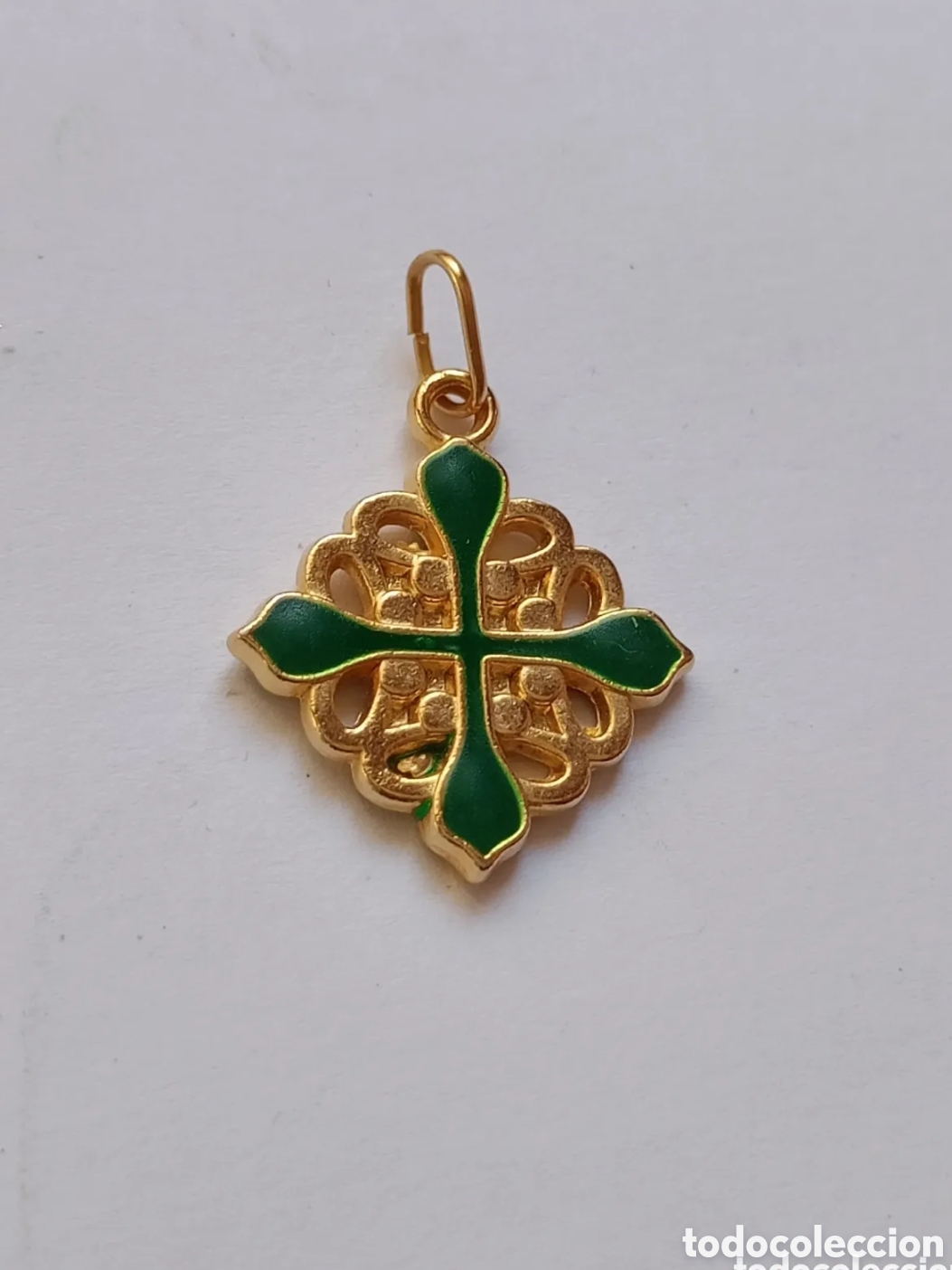 Joalharia: Medalla colgante cruz Alc&aacute;ntara dorado y esmalte verde