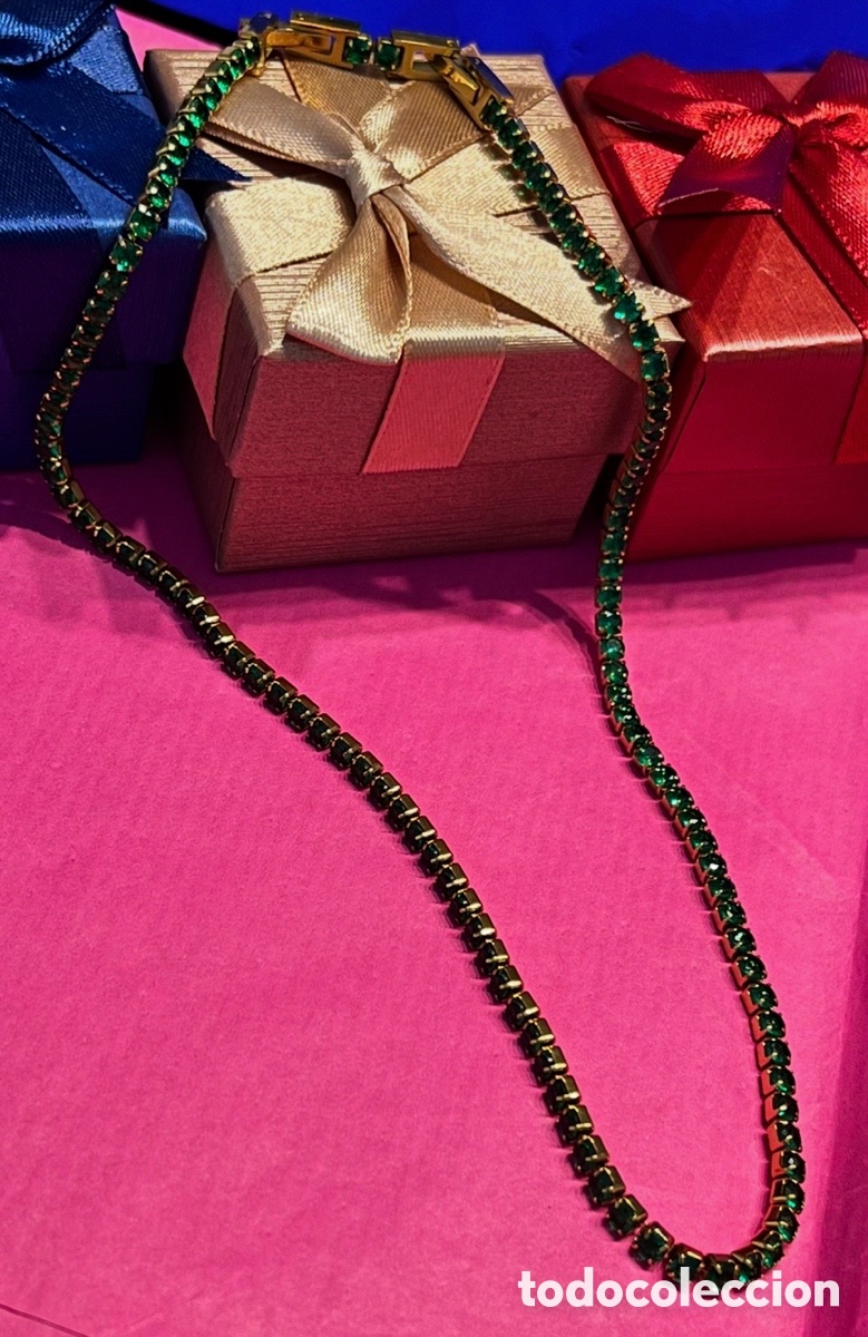 Joyeria: Collar dorado con circonitas verdes oscuras