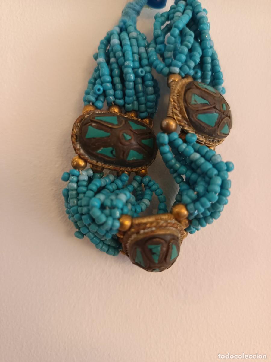 Joyeria: Pulsera artesanal de m&uacute;ltiples hilos con cuentas azules de estilo tibetano