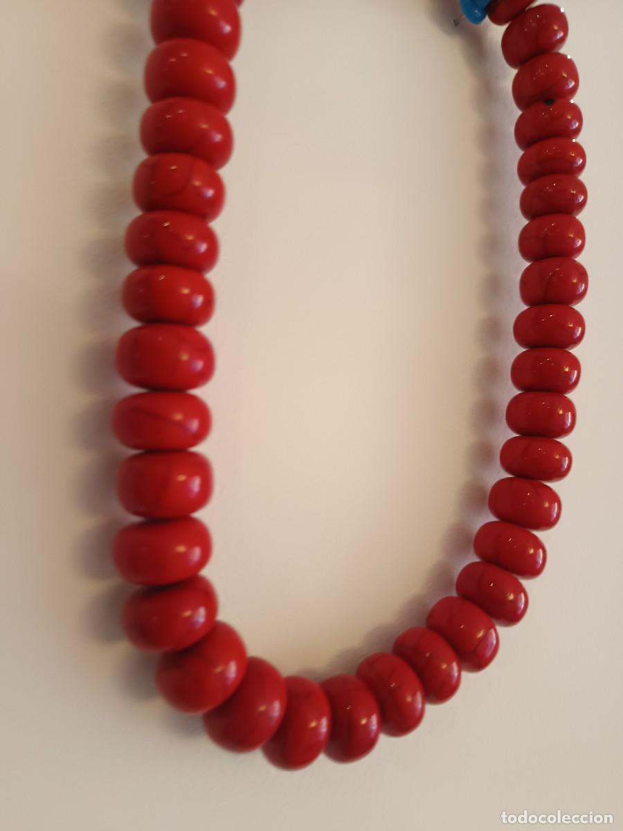 Joyeria: Collar de resina de cuentas rojas hecha a mano
