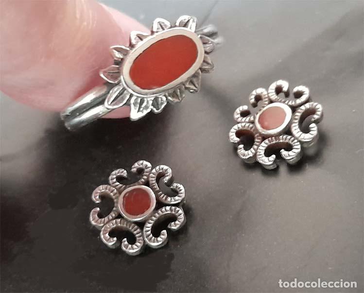 Joyeria: Anillo y pendientes de plata y coral
