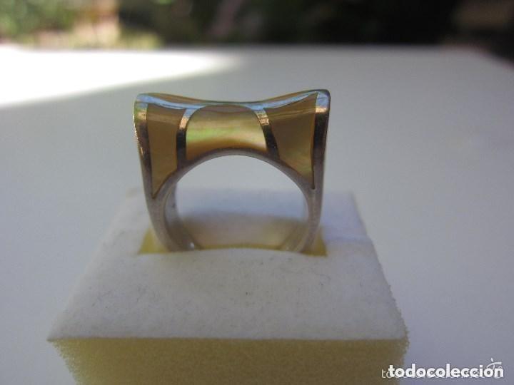 Joyeria: Sortija antigua balinesa de plata e incrustaciones de madreperla