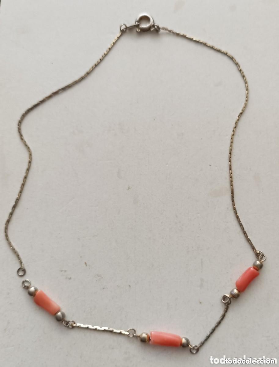 Joalharia: Gargantilla para ni&ntilde;a. Cadena de metal con adornos de coral
