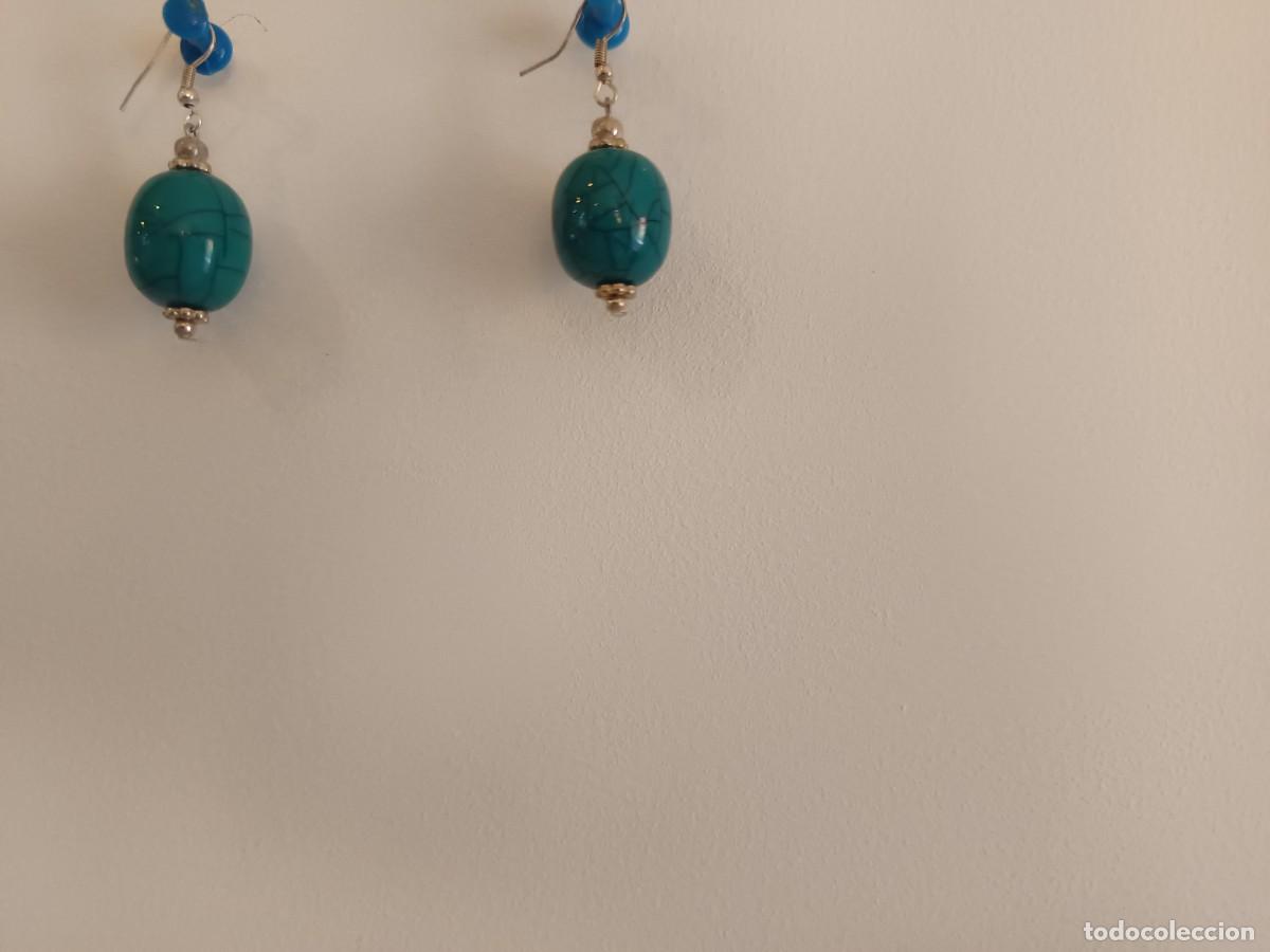Joyeria: Pendientes artesanales de cuentas turquesas craqueladas con ganchos plateados