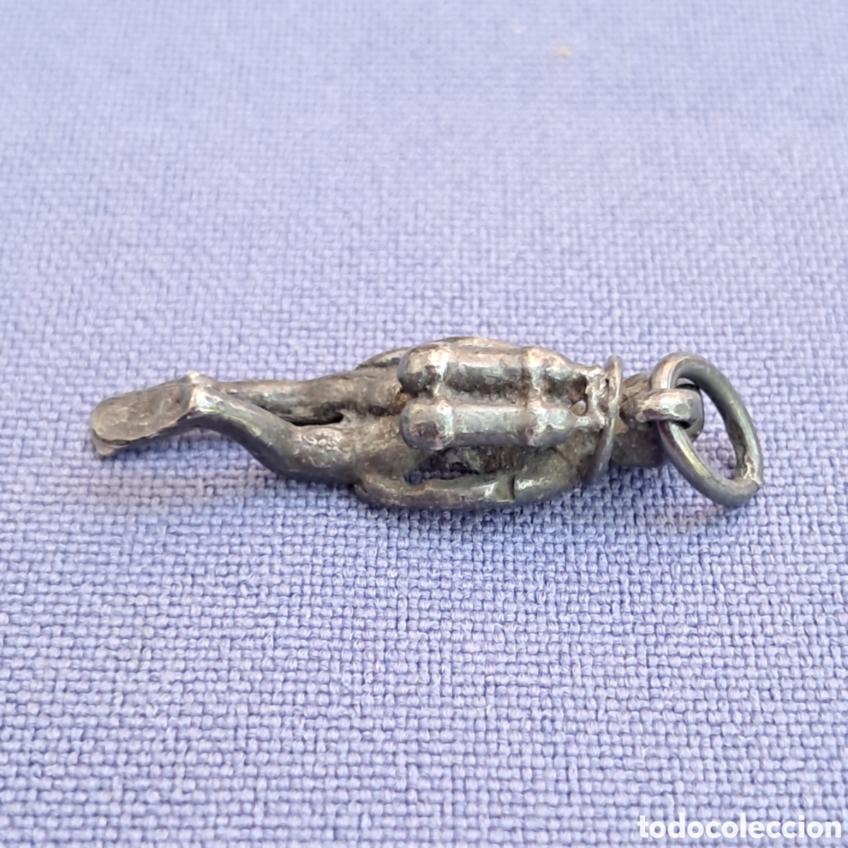 Joyeria: Antiguo colgante de plata con dorma de un buceador, submarinista