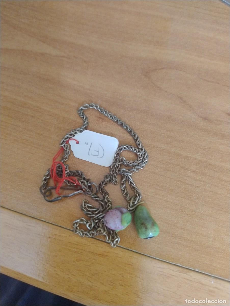 Joyeria: BONITO COLLAR DE 23 CM CON COLGANTES DE DE PIEDRA IMITANDO FRUTAS.