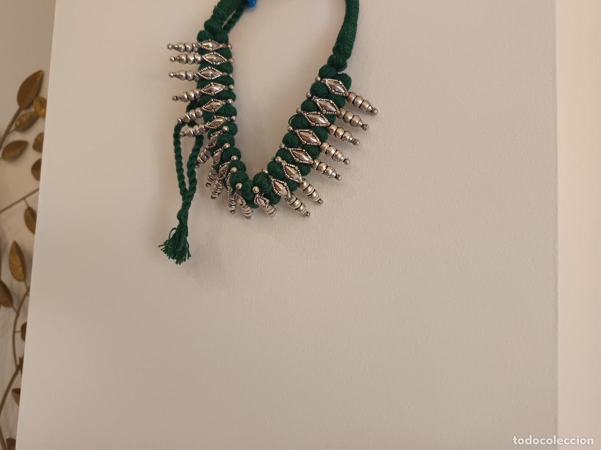 Joyeria: Collar banjara de hilo de algod&oacute;n verde y metal plateado - Foto 3