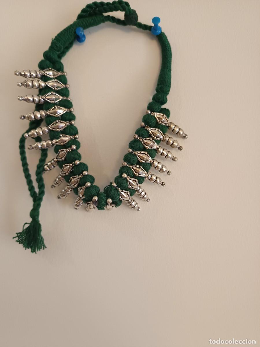 Joyeria: Collar banjara de hilo de algod&oacute;n verde y metal plateado - Foto 4