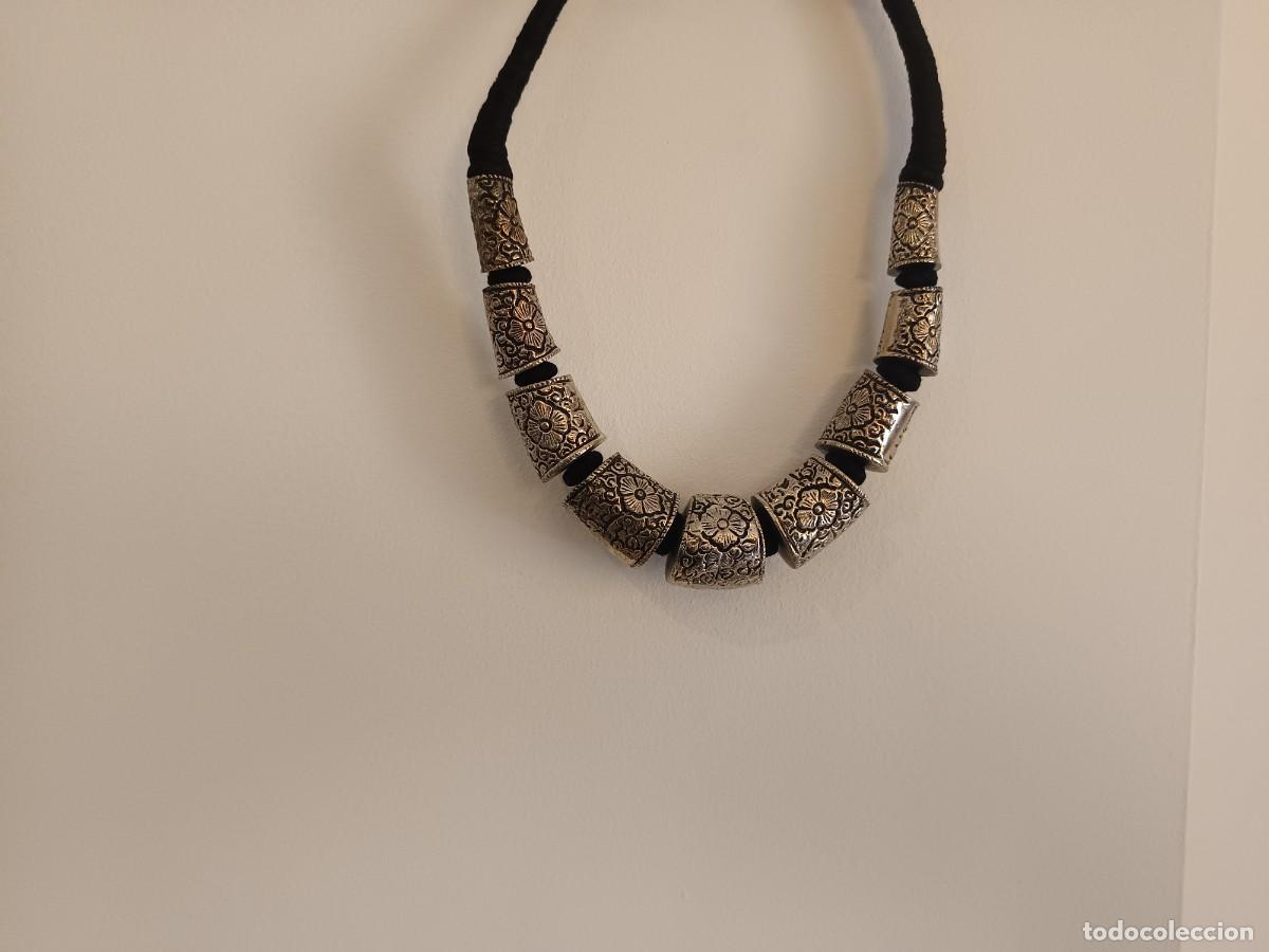 Joyeria: Collar tibetano de cuentas talladas en metal