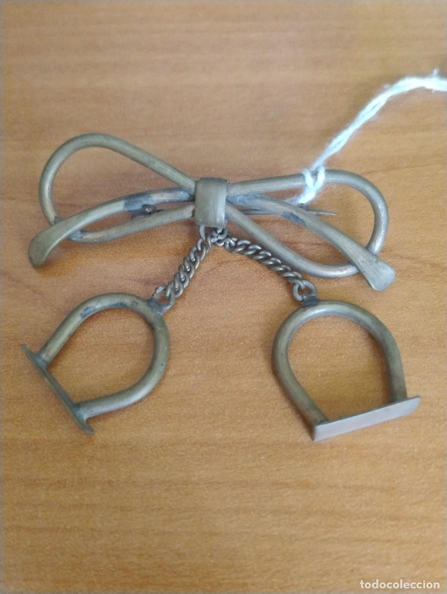Schmuck: Curioso broche equitaci&oacute;n estribos de caballo.