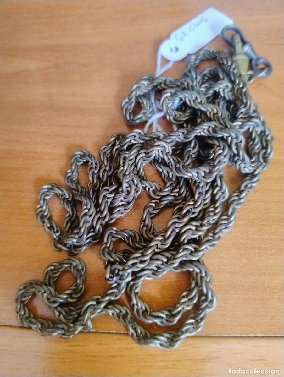 Joaillerie: Curiosa cadena gruesa trenzada de 61 cm de largo.