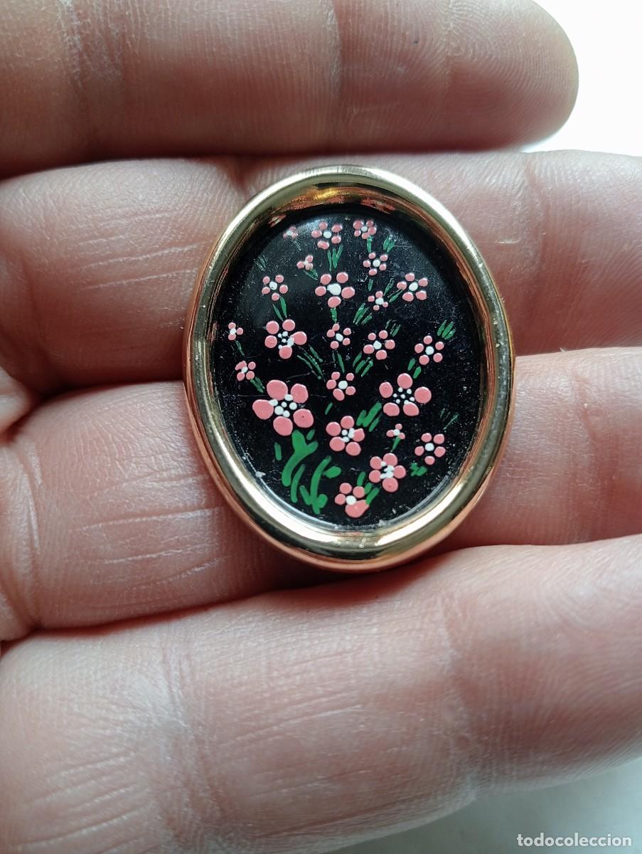 Joyeria: BROCHE PINTADO A MANO CON FLORECILLAS , INSIGNIA CAMAFEO OVALADO , PINS ALFILER