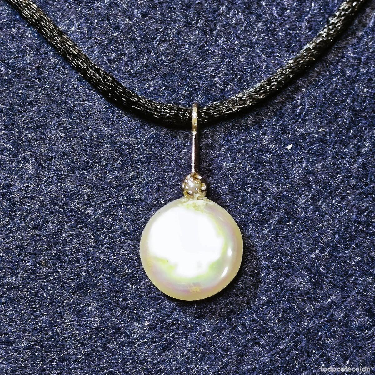 Joyeria: COLGANTE DE ORO AMARILLO CON DIAMANTE EN GARRA Y PERLA BOTON 15 MM CULTIVADA O AUSTRALIANA?? 18 KTS