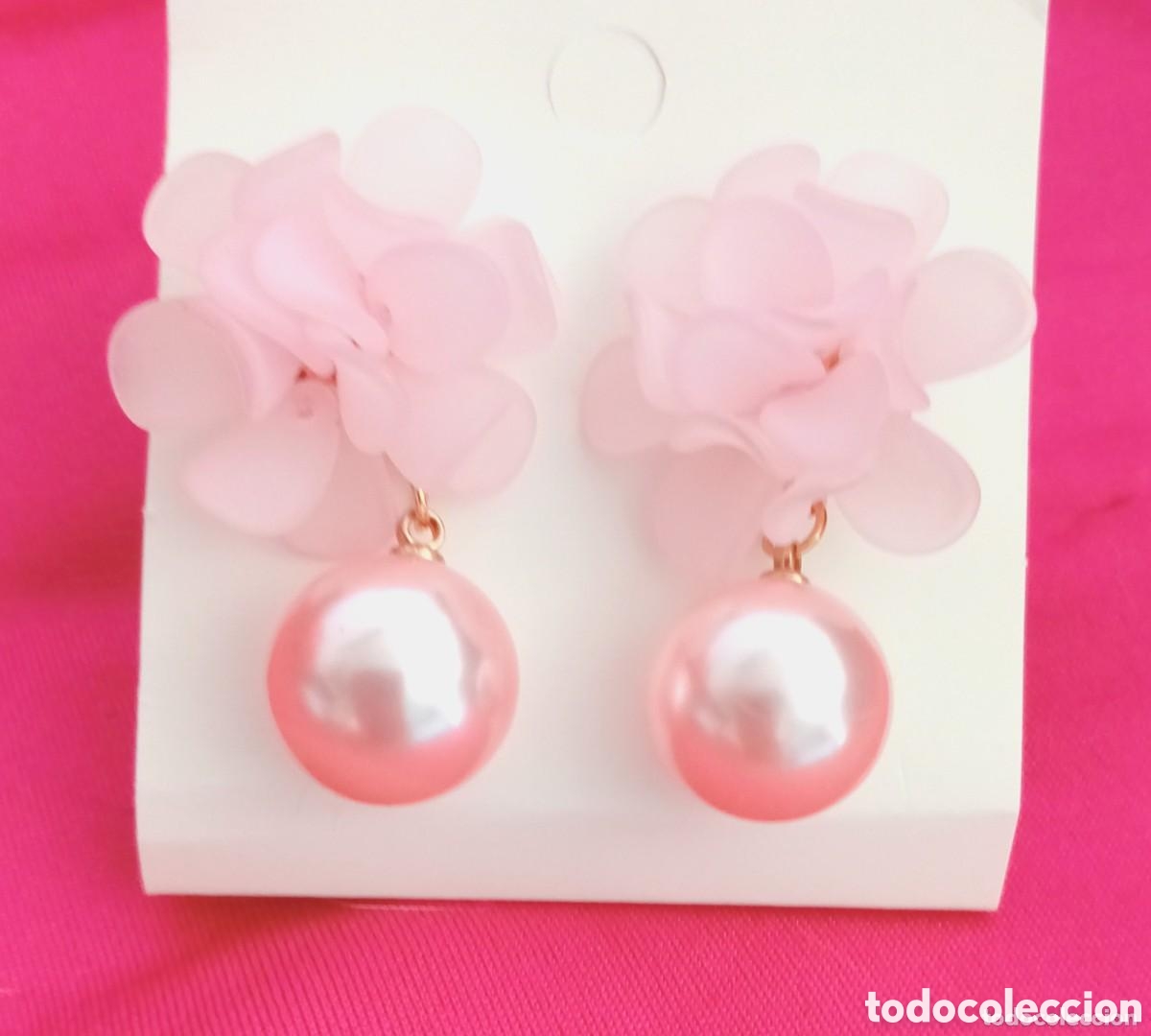 Joyeria: Originales pendientes largo flor 2,9cm y perla sint&eacute;tica 1,5cm color rosa pastel. Muy bonitos