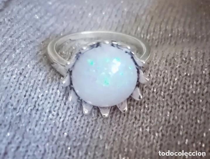 Schmuck: Original anillo color plata vieja con &oacute;palo de fuego blanco circular. 17, 5mm di&aacute;m x 1,5cm de esfera