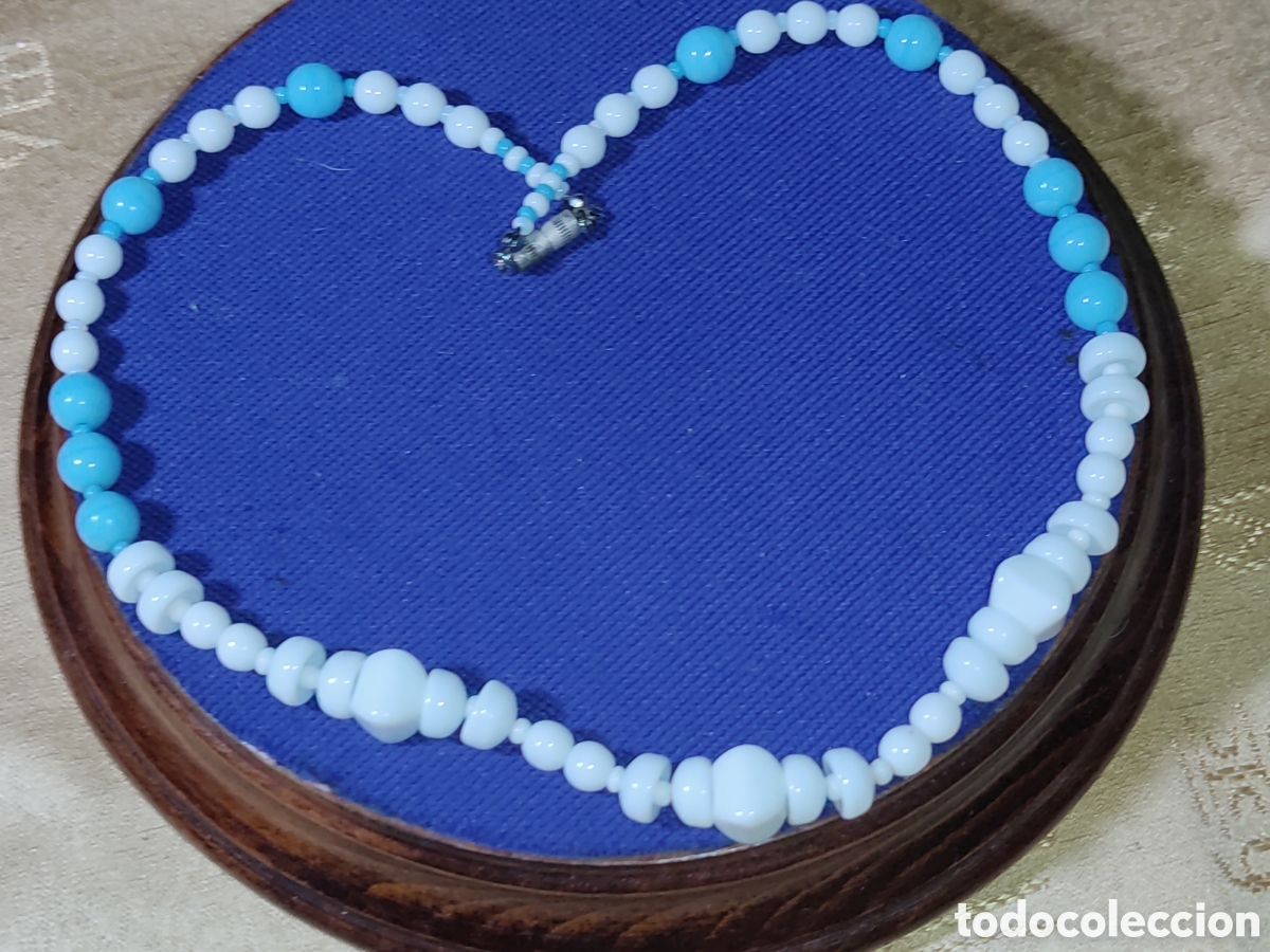 Joyeria: Collar de opalina blanca y azul celeste.Vintage. - Foto 1