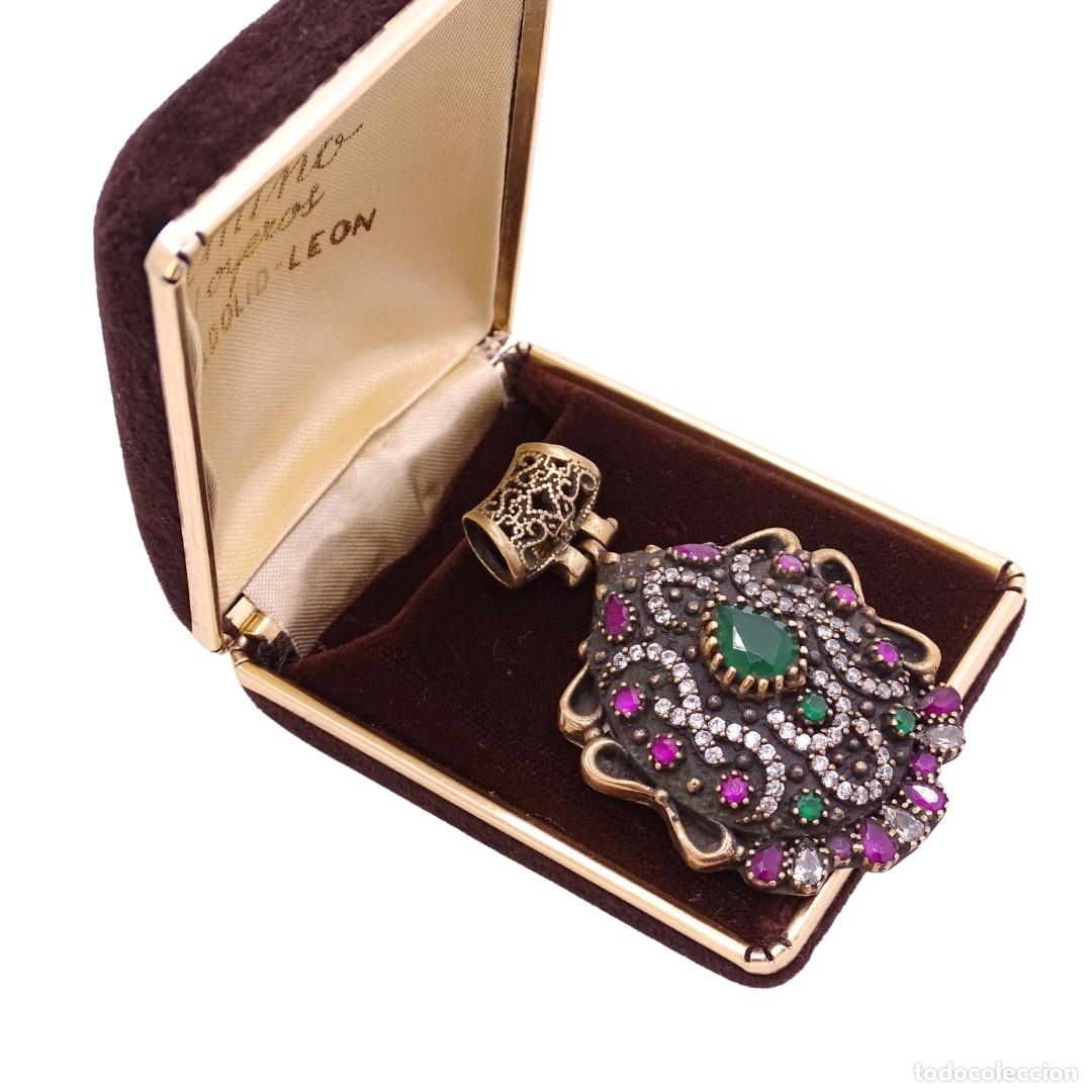 Joyeria: Colgante, estilo otomano, plata de ley 925, circonitas, ra&iacute;z de esmeralda y ra&iacute;z de rub&iacute;, 2000&rsquo;s - I