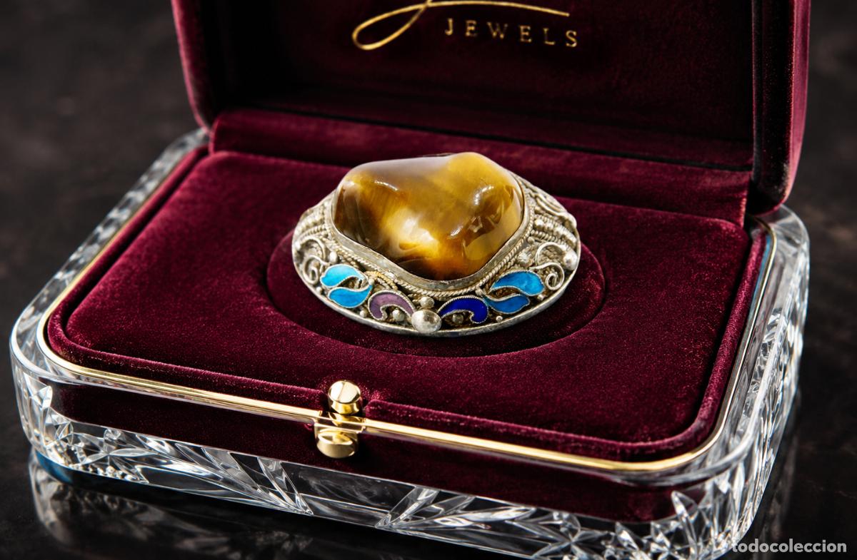 Schmuck: ANTIGUO GRAN BROCHE CON BELLO OJO DE TIGRE Y ESMALTES &middot; FILIGRANA PLATA 900 PUNZONES &middot; CHINA