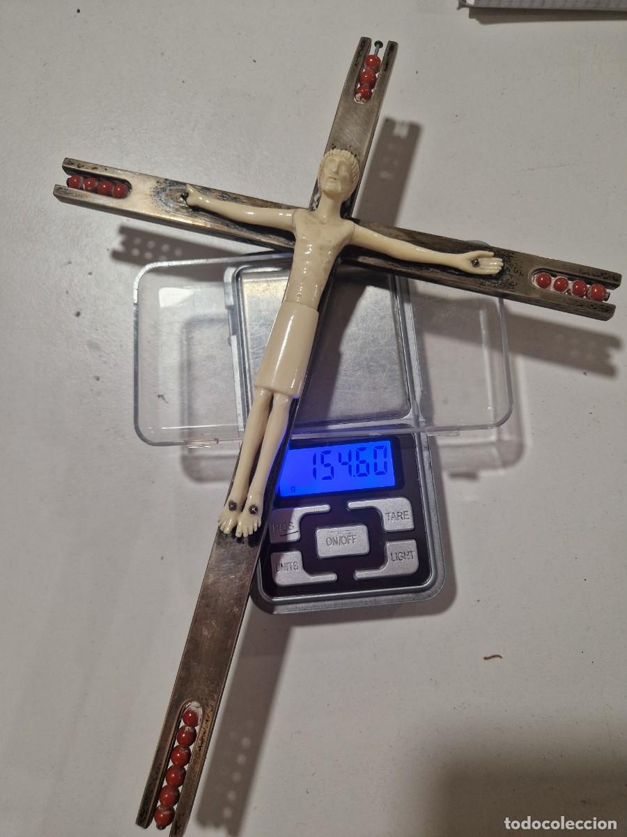 Joyeria: Cruz plata coral y marfil.