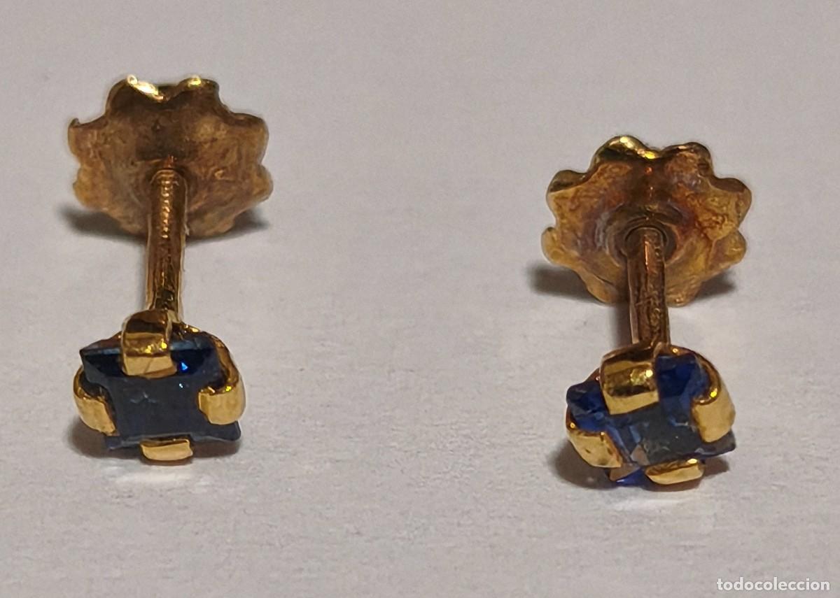 Joyeria: Pendientes de oro 18 quilates con piedra azul sint&eacute;tica con forma cuadrada