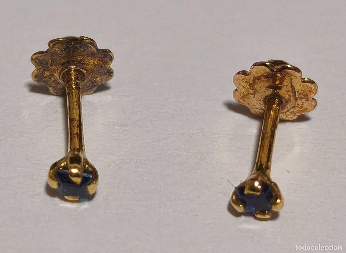 Joyeria: Pendientes de oro 18 quilates con piedra azul sint&eacute;tica con forma cuadrada