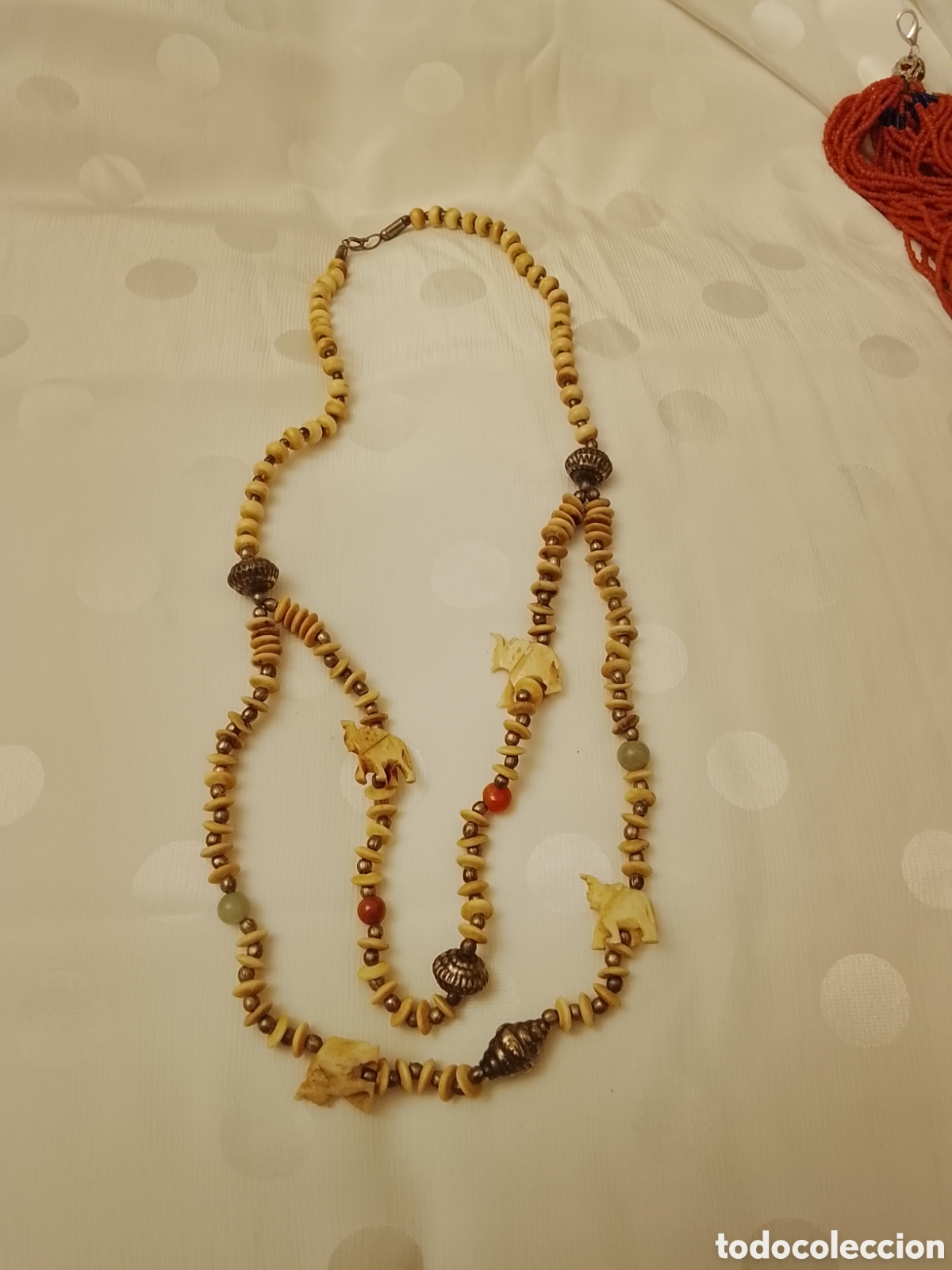 Joyeria: Collar &eacute;tnico ,de hueso ,con elef&aacute;ntes.Mide 80 cent&iacute;metros