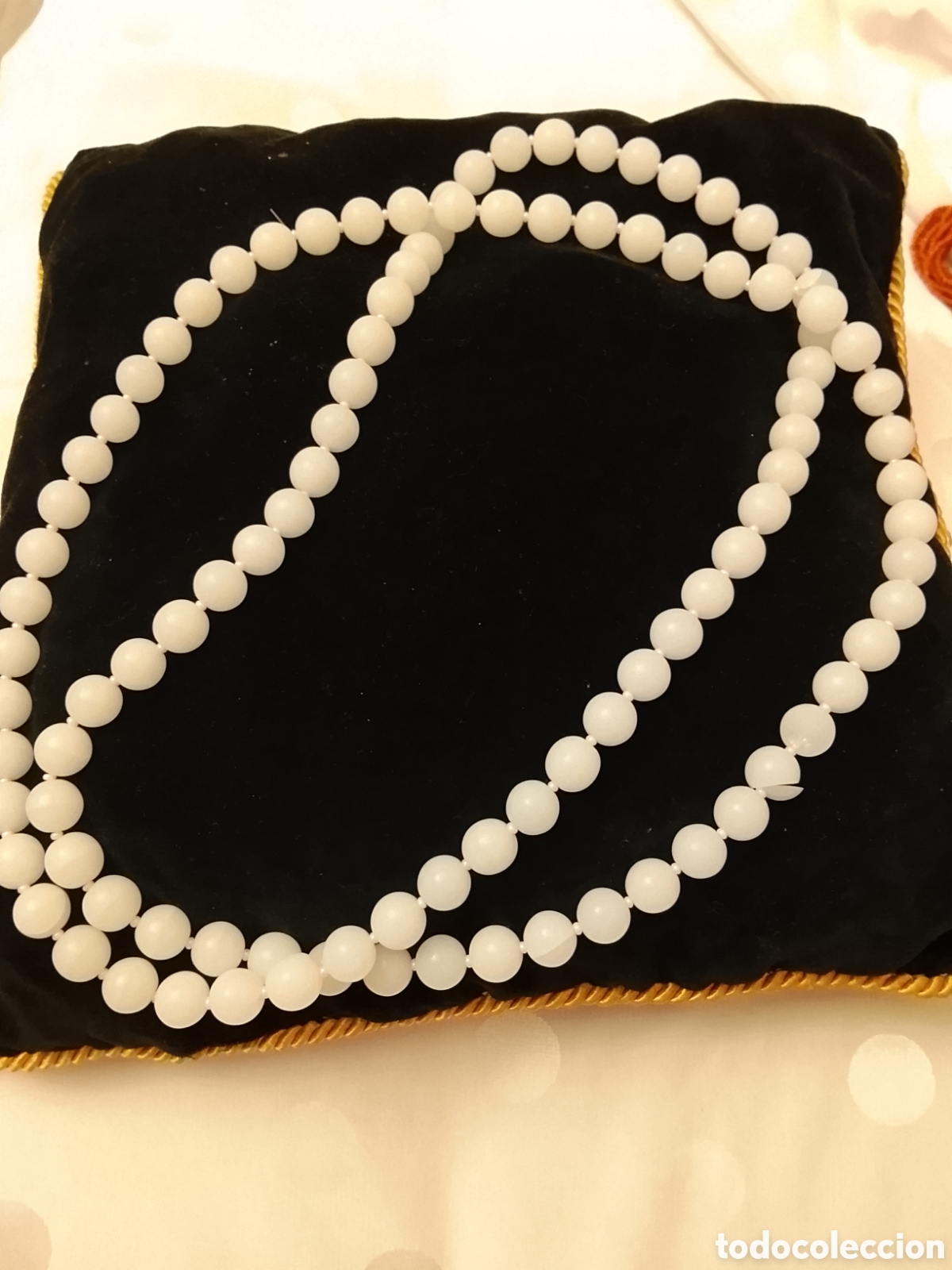 Joyeria: collar de gran tama&ntilde;o ,de bolas cristal blanco traslucido de roca .Mide 1,30 cent