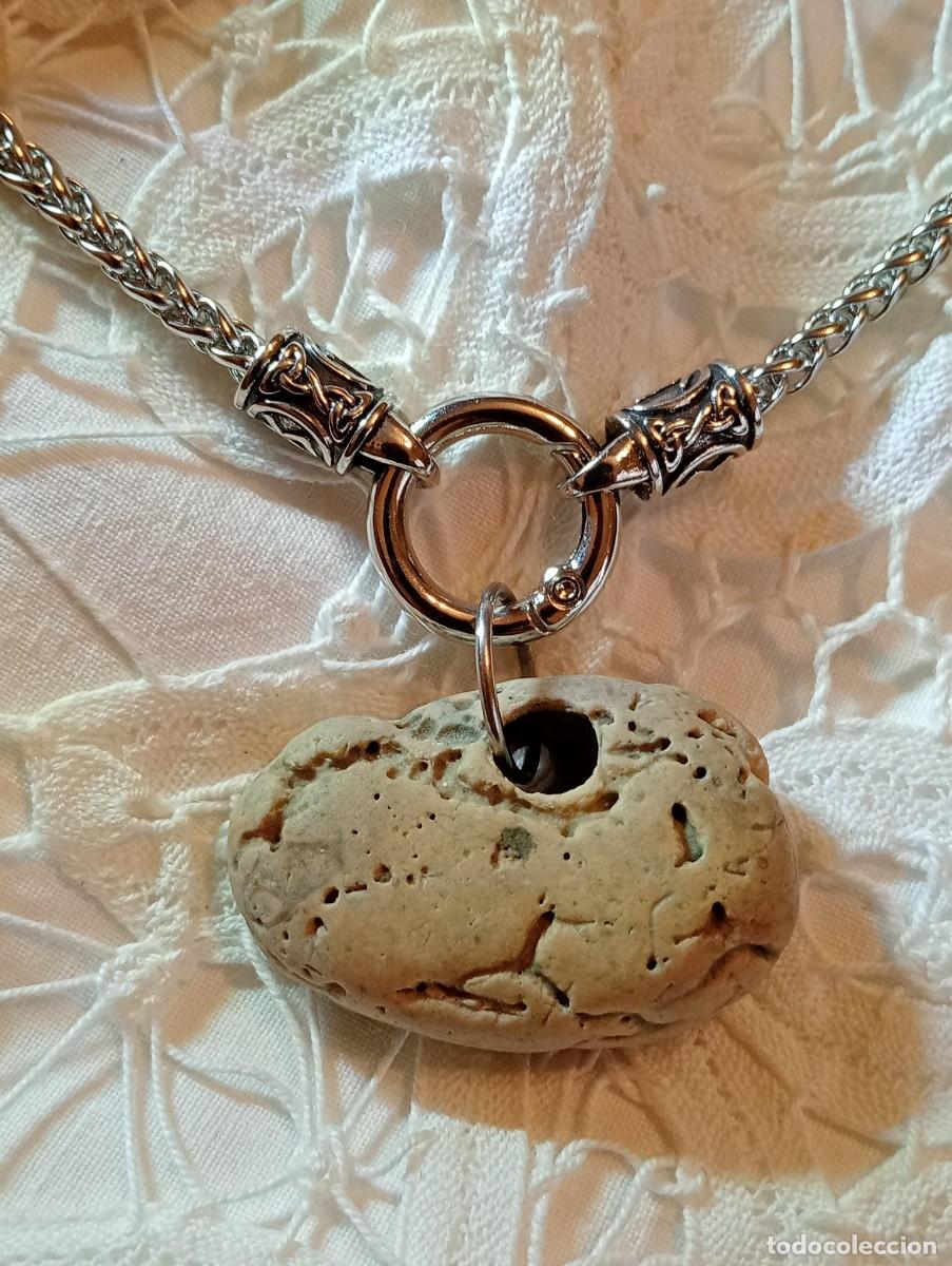 Joyeria: PRECIOSO COLGANTE CON AUT&Eacute;NTICA PIEDRA CELTA PROTECTORA (SIN USAR)
