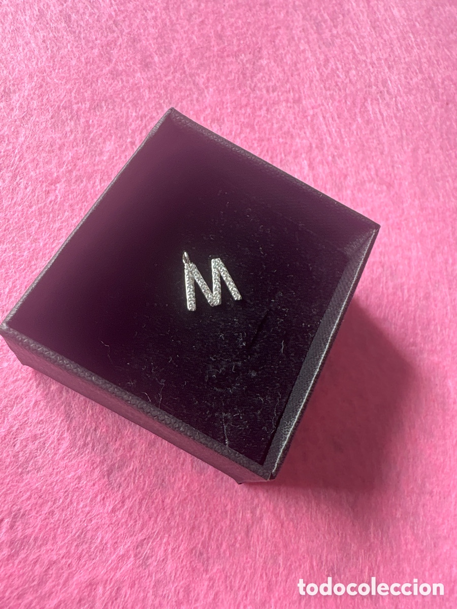 Joyeria: Letra M en plata de ley 925 y piedras (A16)