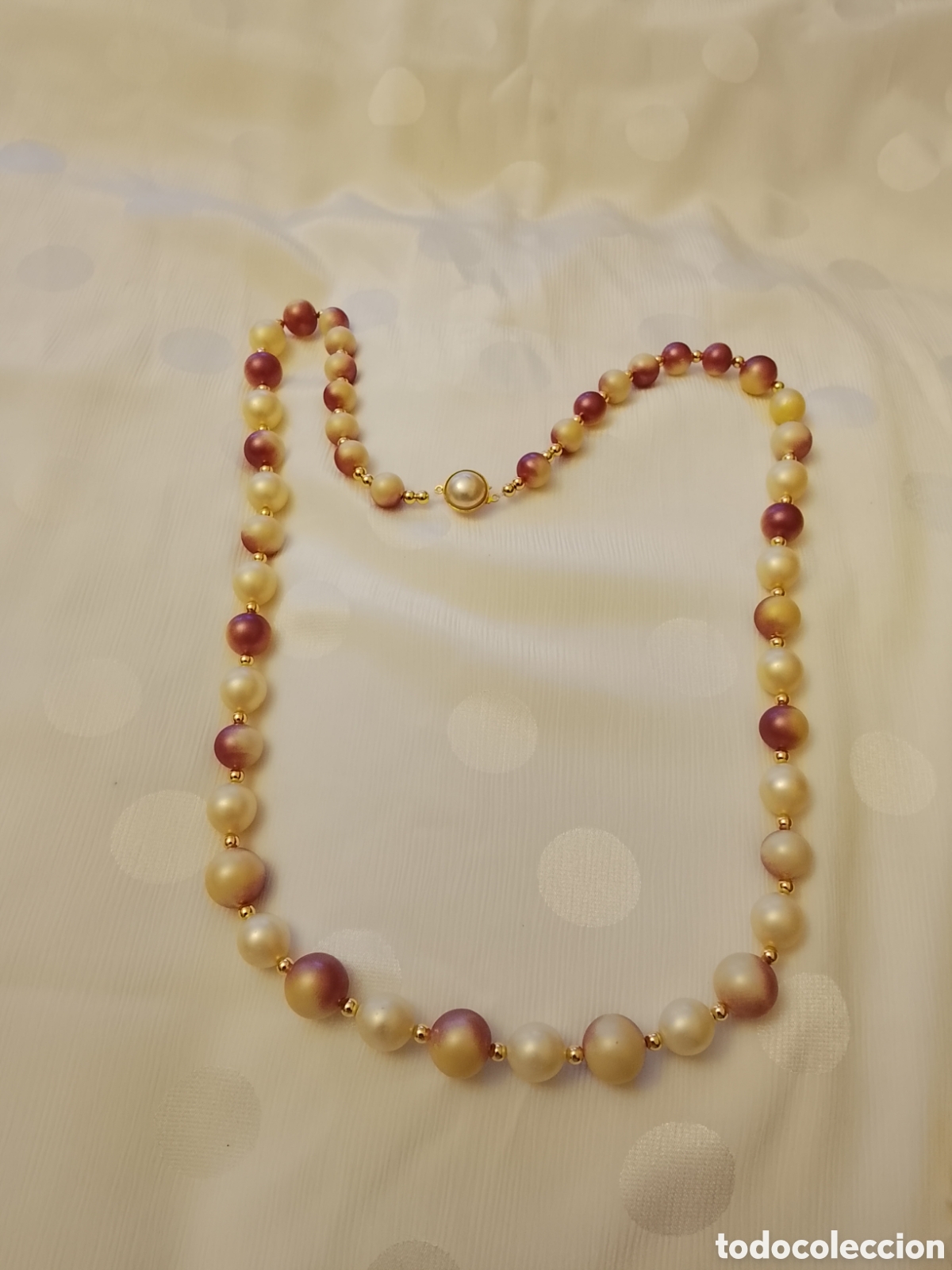 Joyeria: Antiguo collar de los a&ntilde;os 60 ,es perlado fn Dos tonos ,mide 80 cent&iacute;metros .