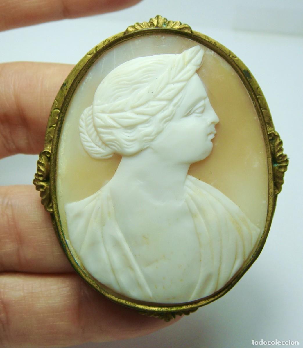 Joyeria: Camafeo Antiguo &middot; Dama Cl&aacute;sica &middot; Broche Colgante &middot; ca. 1900&ndash;1930