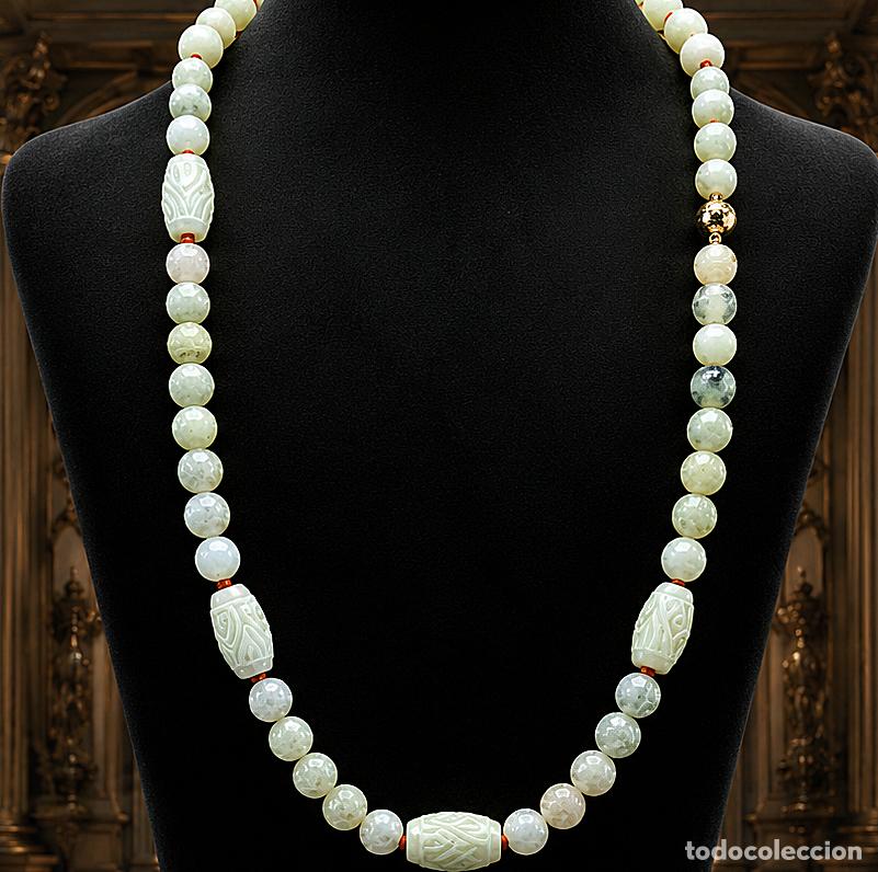 Joaillerie: EXCEPCIONAL COLLAR VINTAGE LARGO CON 88 GRANDES JADES Y CORAL NATURAL &middot; PESO: 128 GRAMOS