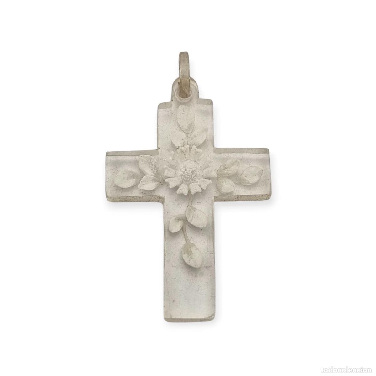 Joyeria: Cruz colgante de lucita transparente con grabado floral, joyas religiosas vintage francesas circa 19
