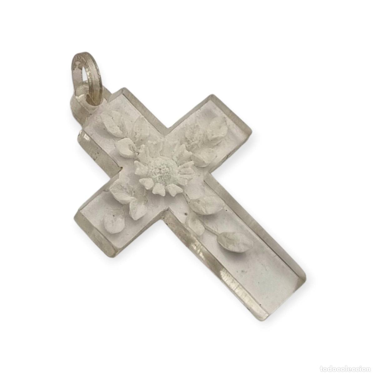 Joyeria: Cruz colgante de lucita transparente con grabado floral, joyas religiosas vintage francesas circa 19