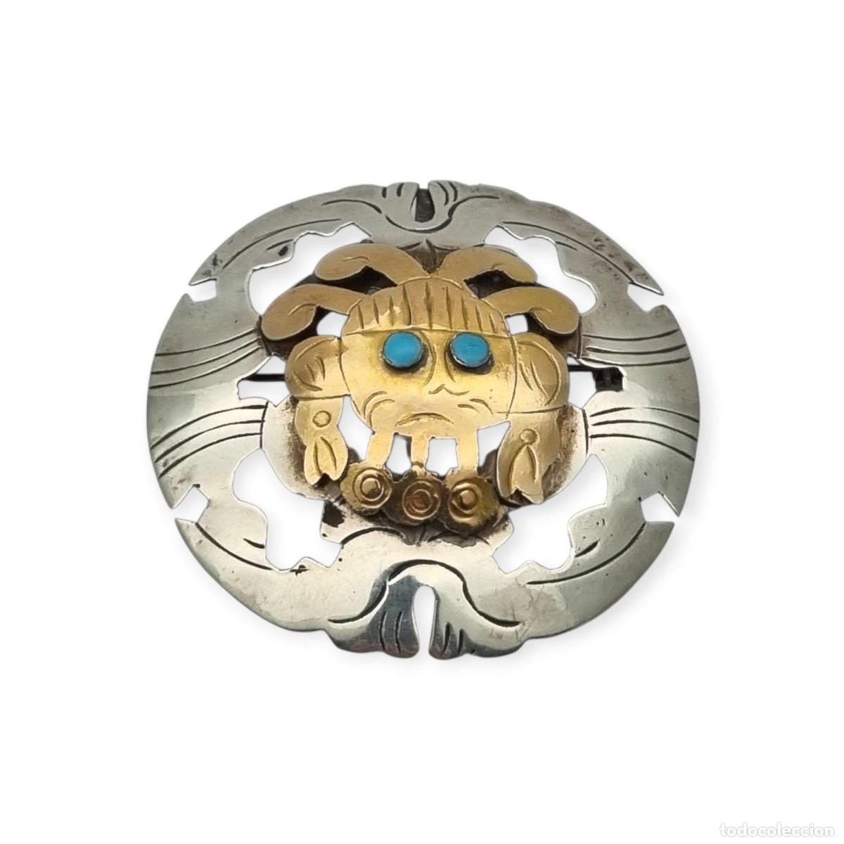 Joyeria: Broche colgante peruano de plata 925 y oro 18K con m&aacute;scara precolombina y cabujones de turquesa, cir