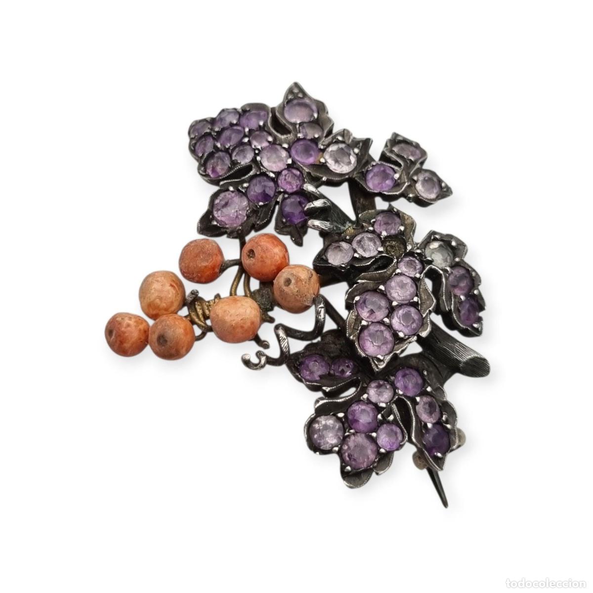 Joyeria: Broche antiguo racimo de uvas en plata dorada con amatistas, Naturalista Victoriano ca. 1885-1905