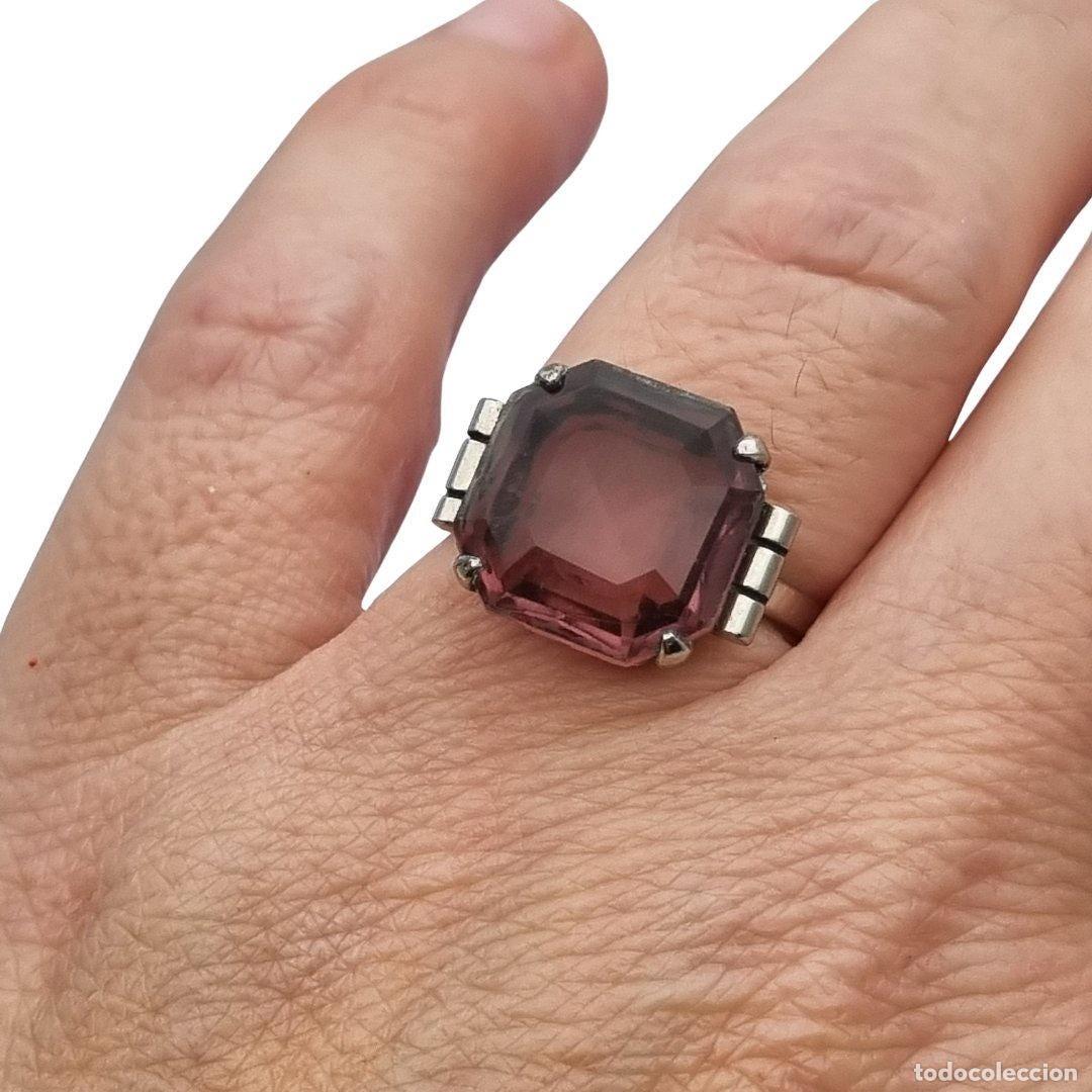Joaillerie: Anillo Art D&eacute;co tard&iacute;o de plata con piedra p&uacute;rpura, franc&eacute;s, circa 1940-1950
