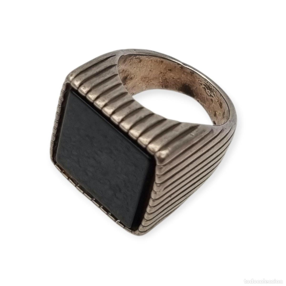 Joaillerie: Anillo geom&eacute;trico vintage italiano de plata 925 con gran &oacute;nix negro cuadrado, circa 1980-90