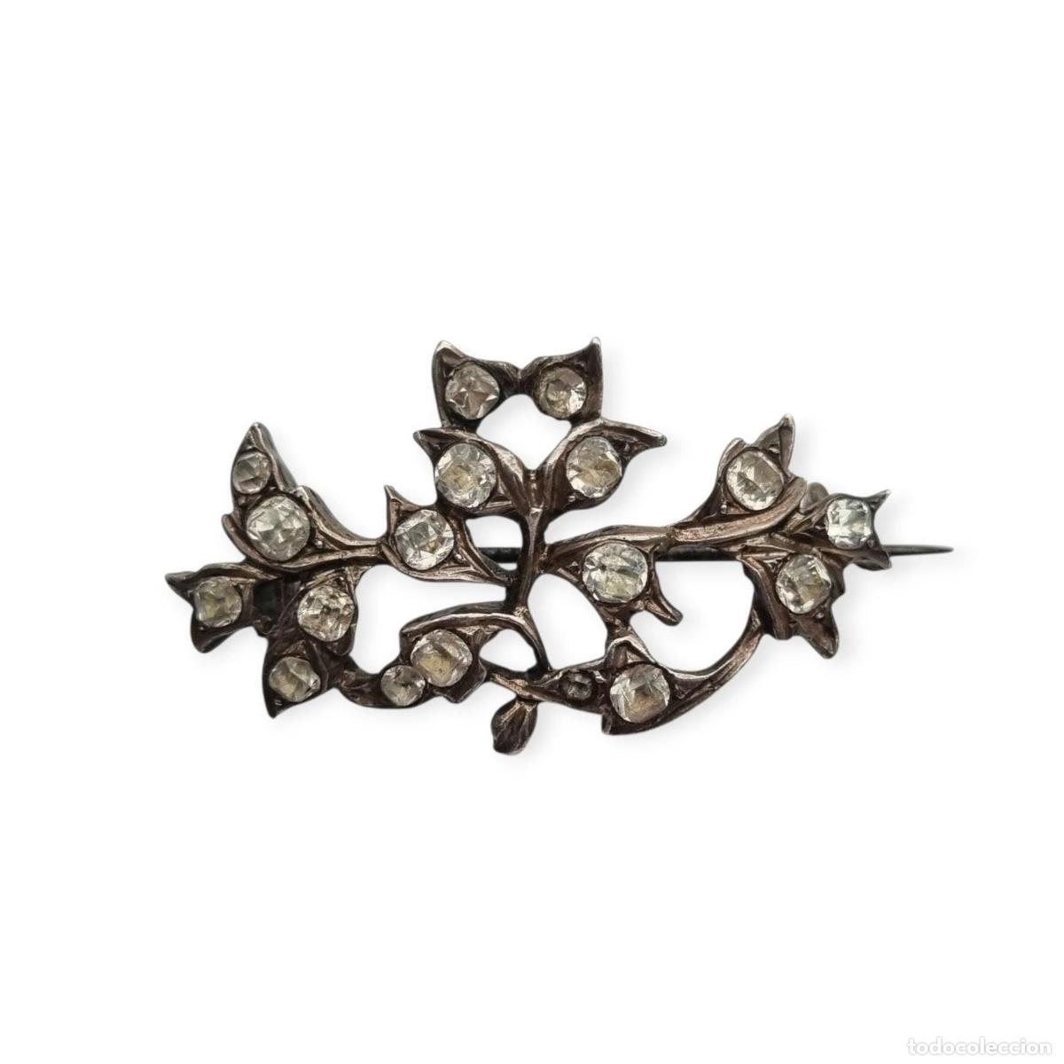 Joyeria: Broche victoriano floral antiguo de plata con pastas v&iacute;treas, Estilo eduardiano, ca. 1890&ndash;1910