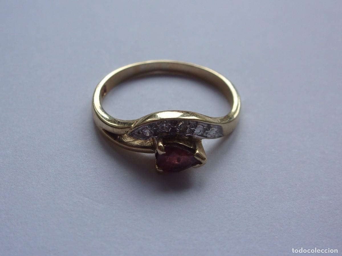 Joyeria: 35SAL10 ANILLO ANTIGUO DE ORO DE 9 QUILATES CON ESPINELA Y DIAMANTES. PESO 2,1 GRAMOS