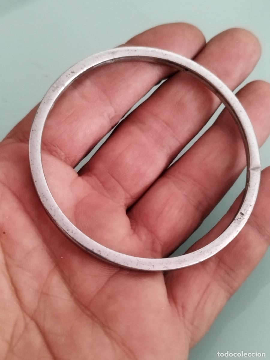 Joyeria: Antigua pulsera met&aacute;lica a identificar.