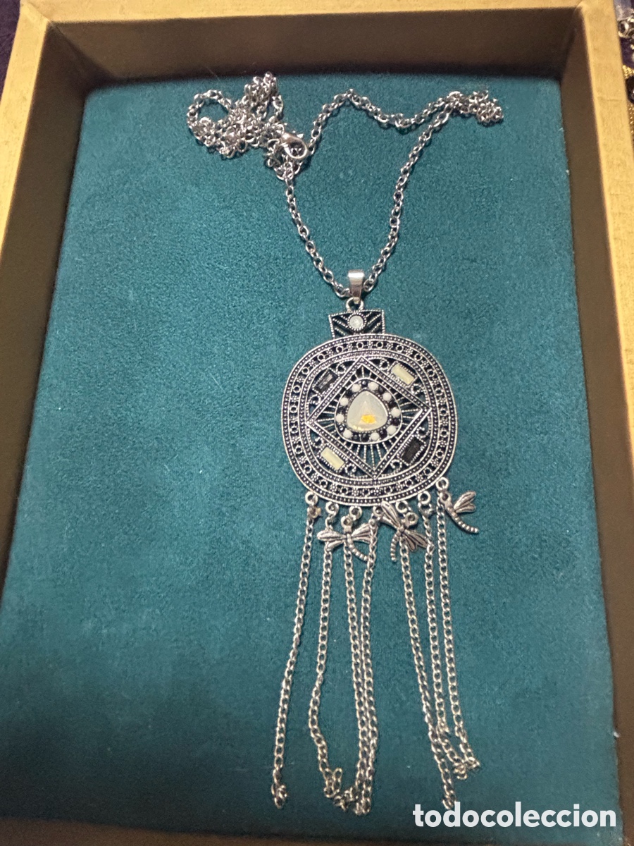 Joyeria: Collar de bisuter&iacute;a de metal plateado