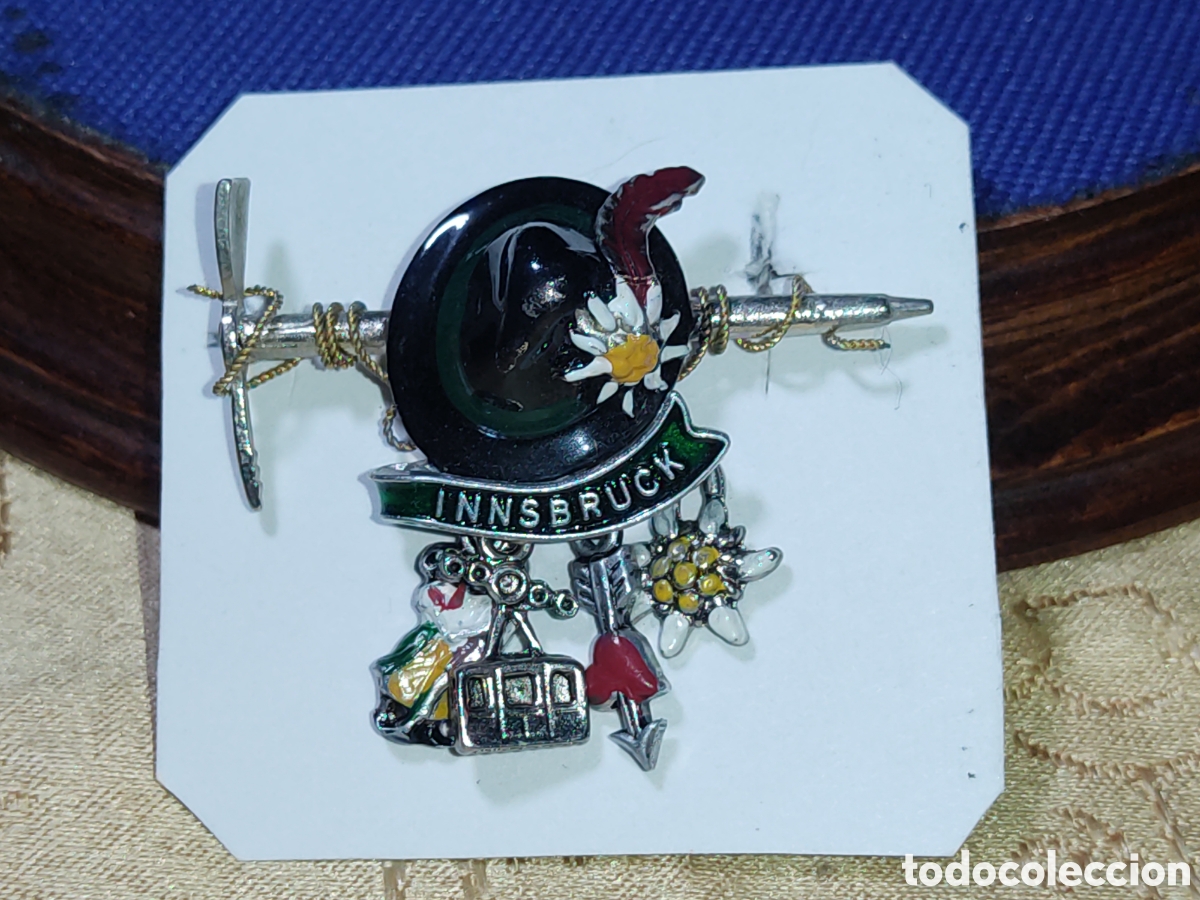 Joyeria: Broche & Insignia monta&ntilde;ero piolet con sombrero y colgantes,flor Edelweiss,telef&eacute;rico.Vintage.