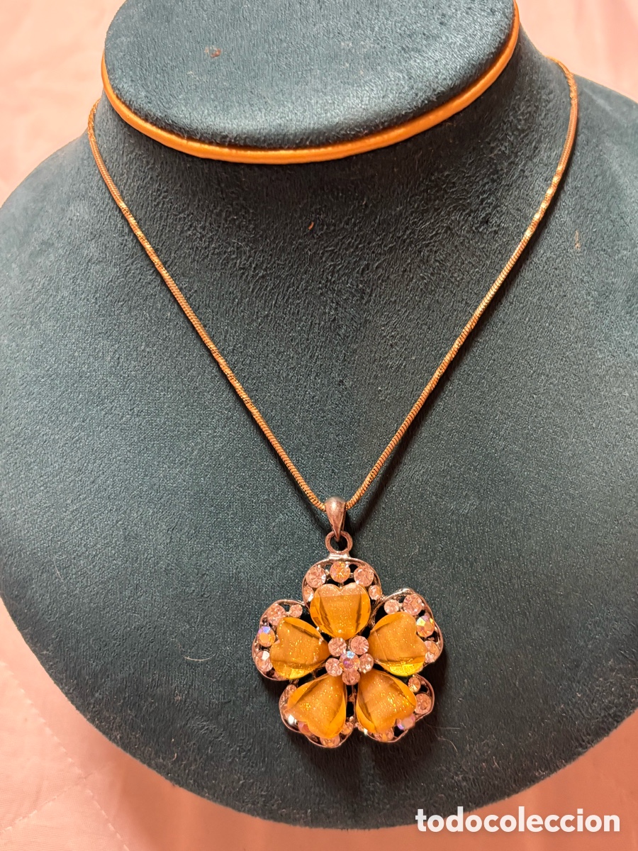 Joyeria: Gargantilla de metal plateado con perlitas