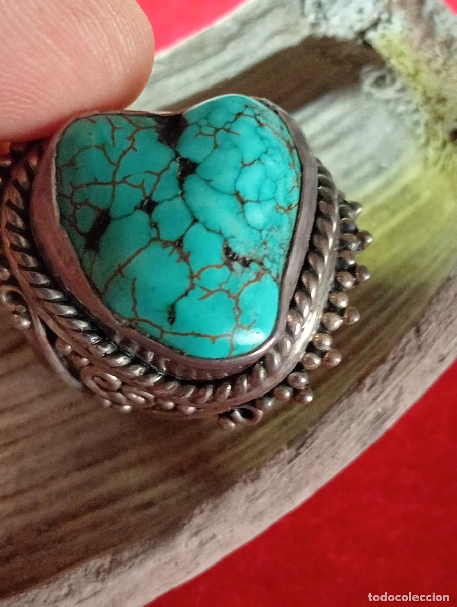 Joyeria: ANTIGUO ANILLO ARTESANAL CON TURQUESA NATURAL Y PLATA MACIZA (SIN USAR)