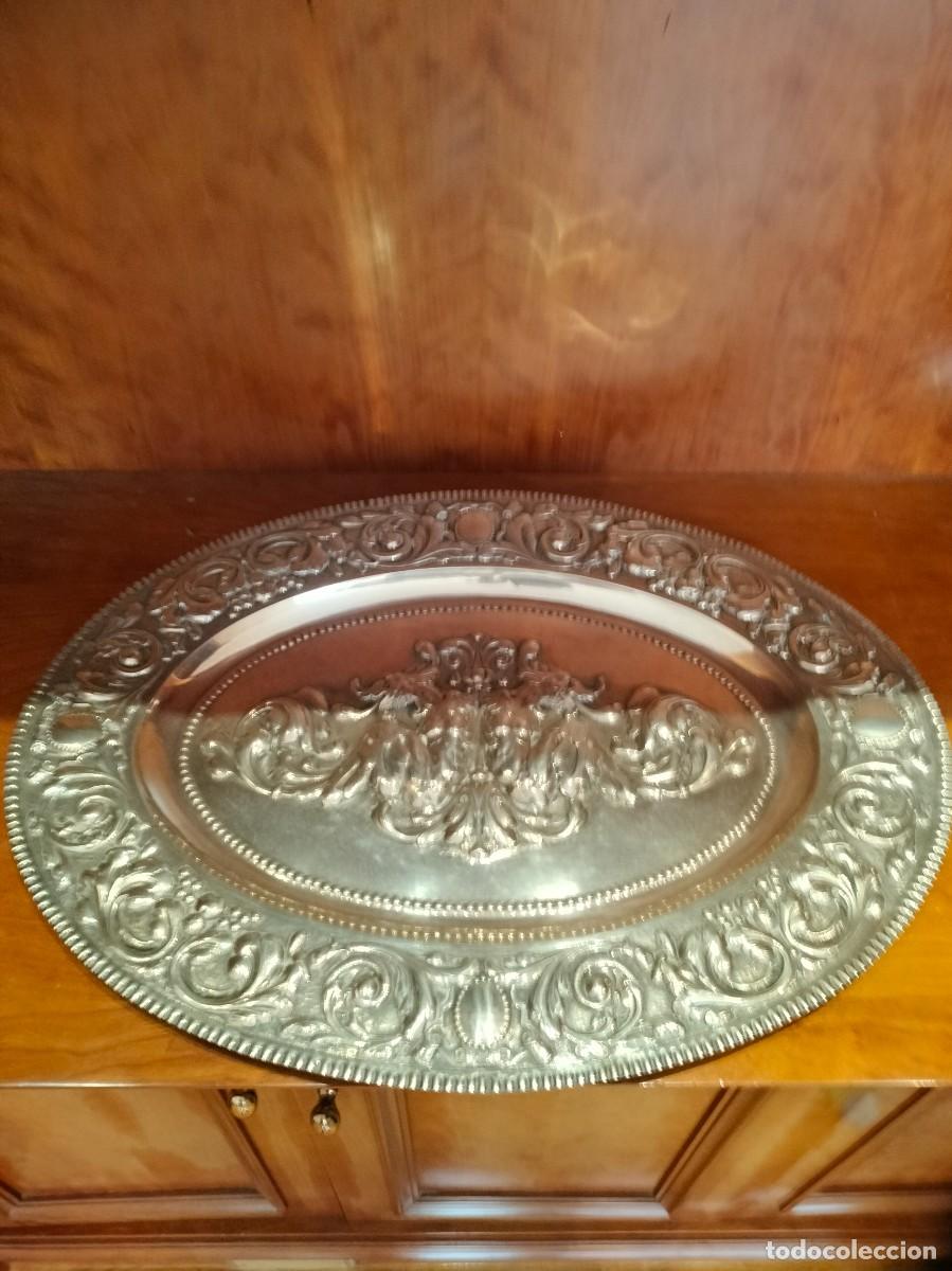 Joyeria: FUENTE DECORADA DE ALPACA PLATEADA